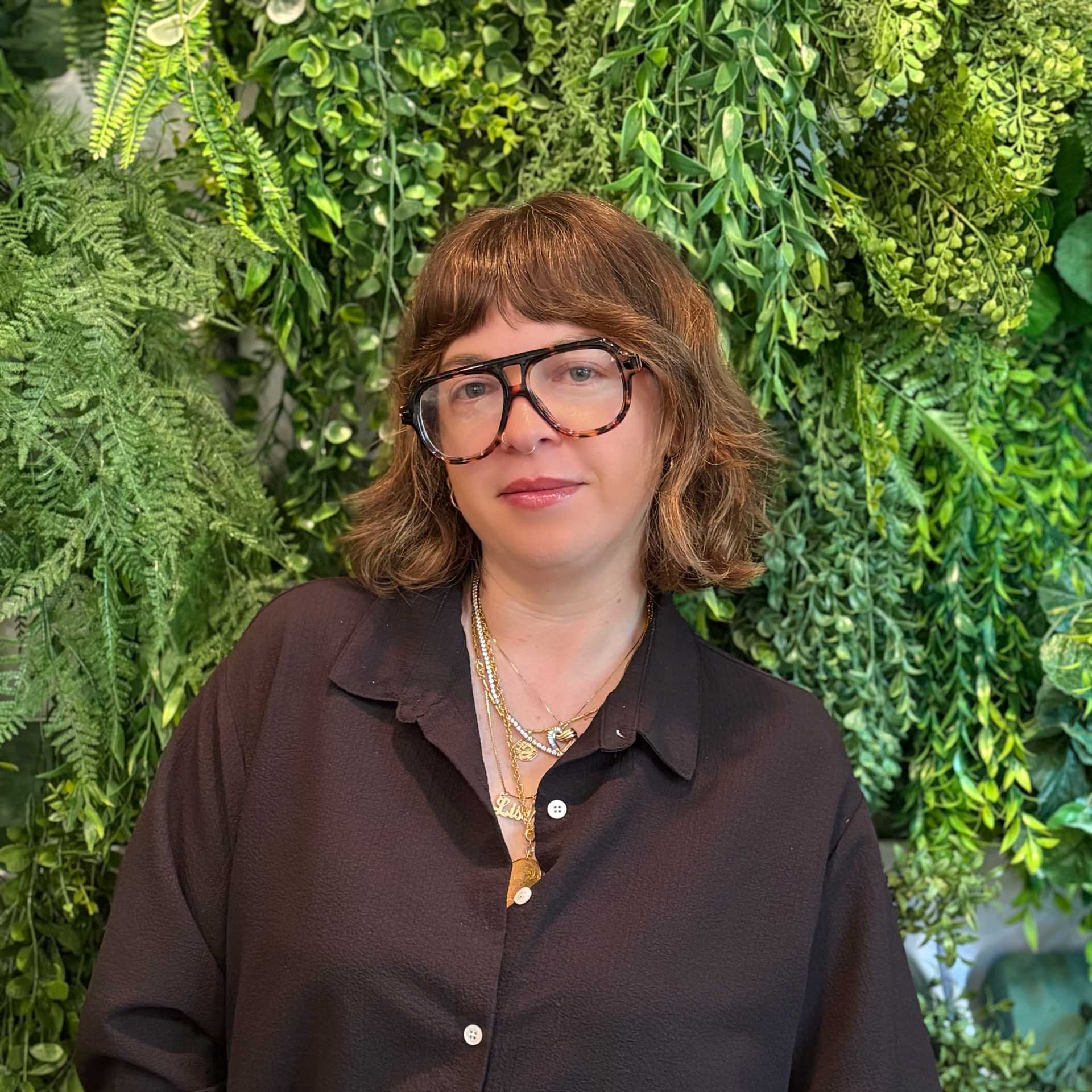 Portrait of Lisa Liken-Olender, a professional stylist at Salon Savoir, showcasing their expertise and style.